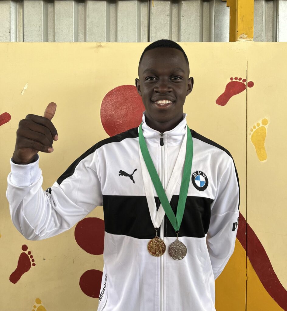 Virinao beim Leichtathletikwettkampf in Namibia. Der Teilnehmer des Schutzengel-Programms von steps for children zählt zu den erfolgreichsten Nachwuchssprintern seines Alters.
