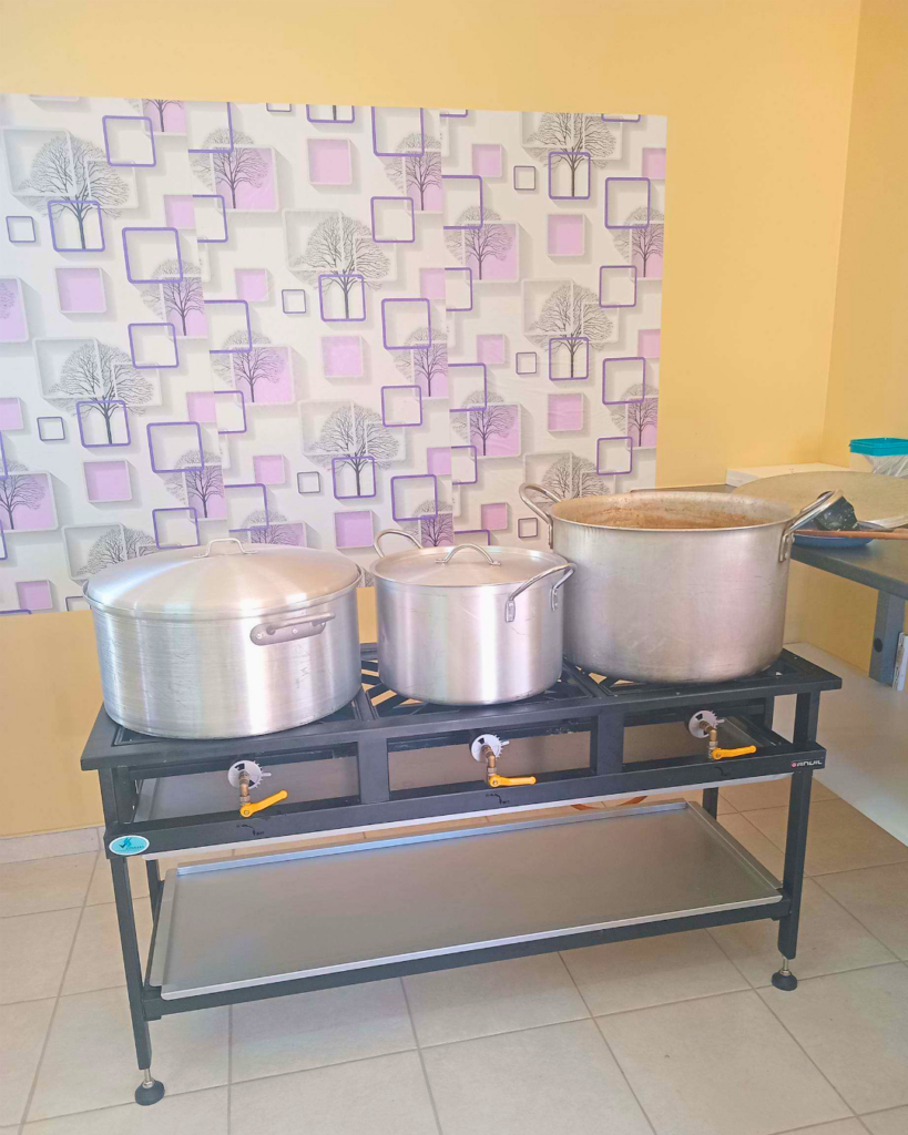 Neue Küchenausstattung der Suppenküche im Bildungszentrum Otto Xamseb in Rehoboth, Namibia.