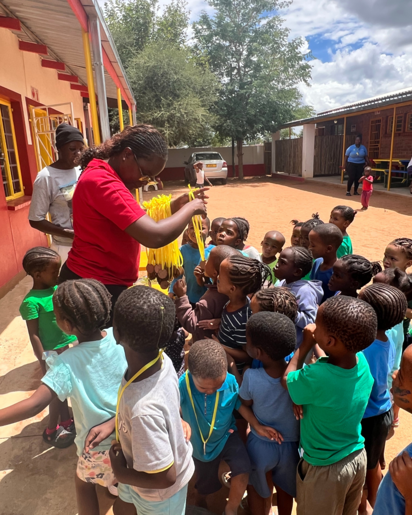 Frühkindliche Bildung und Bewegung beim Sports Day in Namibia